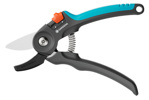 Секатор GARDENA PremiumCut DryWood, крупный план