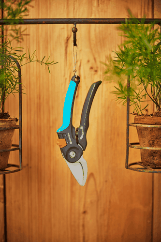 Секатор GARDENA PremiumCut FreshWood, крупный план
